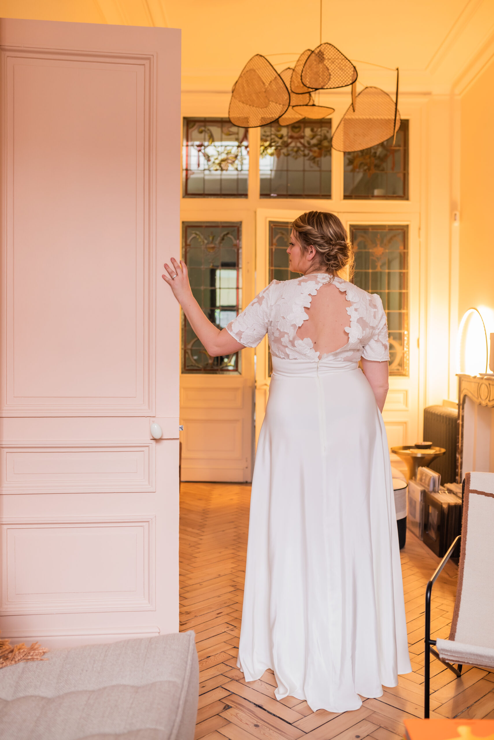 Détail de soie sur une robe de mariée sur mesure