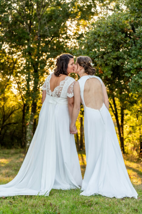 Création de robe de mariée dos nu élégante et audacieuse