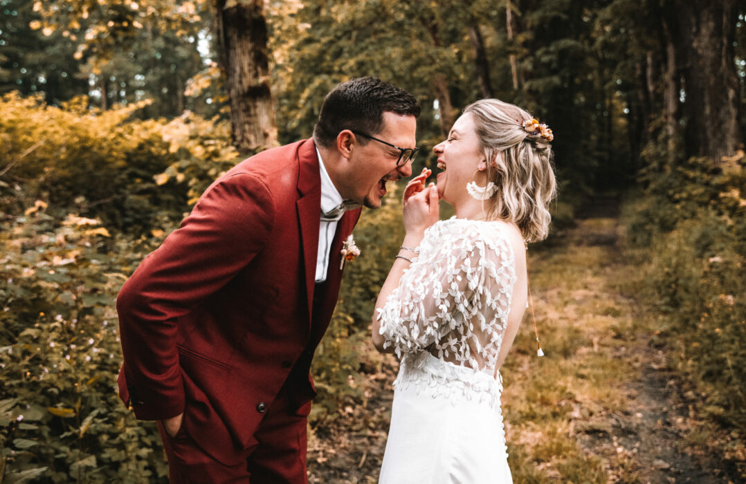 Robe de mariée en dentelle de Calais avec des feuilles 